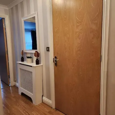 Spacious Ground Floor 2 Bedroom 2 Bathroom Flat In Hatfield Near Hertfordshire University Private Car Park Sleeps 5-6 Exterior foto