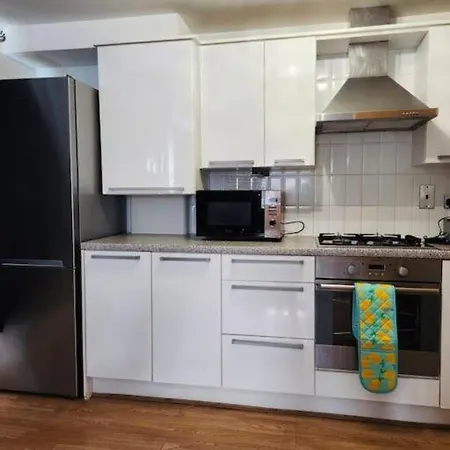 Spacious Ground Floor 2 Bedroom 2 Bathroom Flat In Hatfield Near Hertfordshire University Private Car Park Sleeps 5-6 Exterior foto