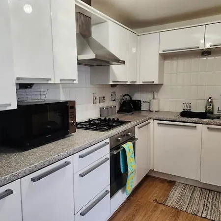 Spacious Ground Floor 2 Bedroom 2 Bathroom Flat In Hatfield Near Hertfordshire University Private Car Park Sleeps 5-6 Exterior foto