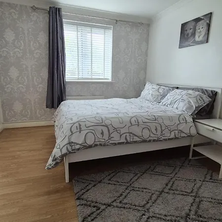 Spacious Ground Floor 2 Bedroom 2 Bathroom Flat In Hatfield Near Hertfordshire University Private Car Park Sleeps 5-6 Exterior foto