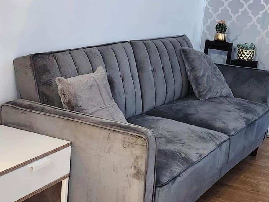 Apartment Spacious Ground Floor 2 Bedroom 2 Bathroom Flat In Hatfield Near Hertfordshire Private Car Park Sleeps 5-6 *