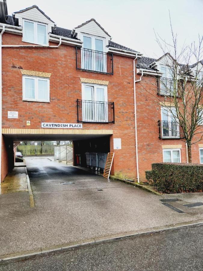 Spacious Ground Floor 2 Bedroom 2 Bathroom Flat In Hatfield Near Hertfordshire Private Car Park Sleeps 5-6 Apartment *