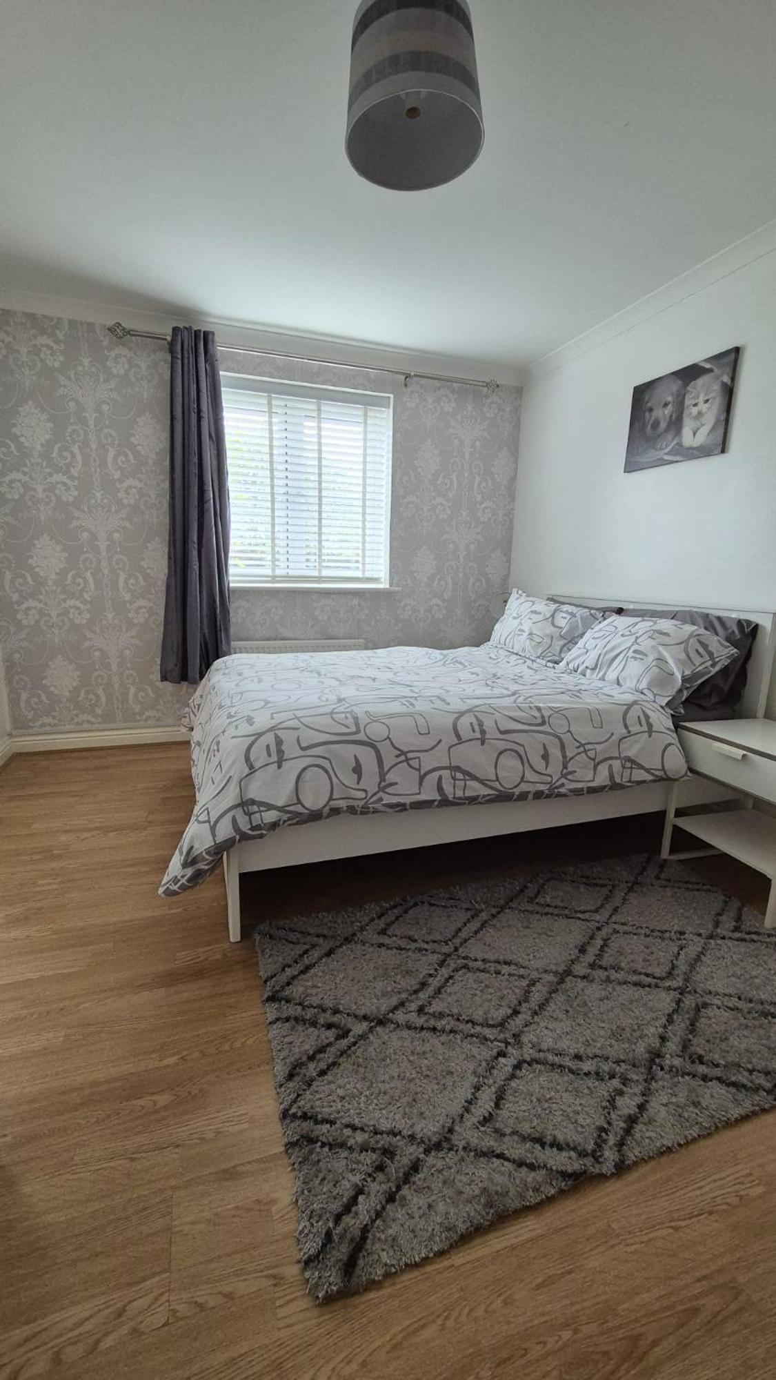 Spacious Ground Floor 2 Bedroom 2 Bathroom Flat In Hatfield Near Hertfordshire Private Car Park Sleeps 5-6