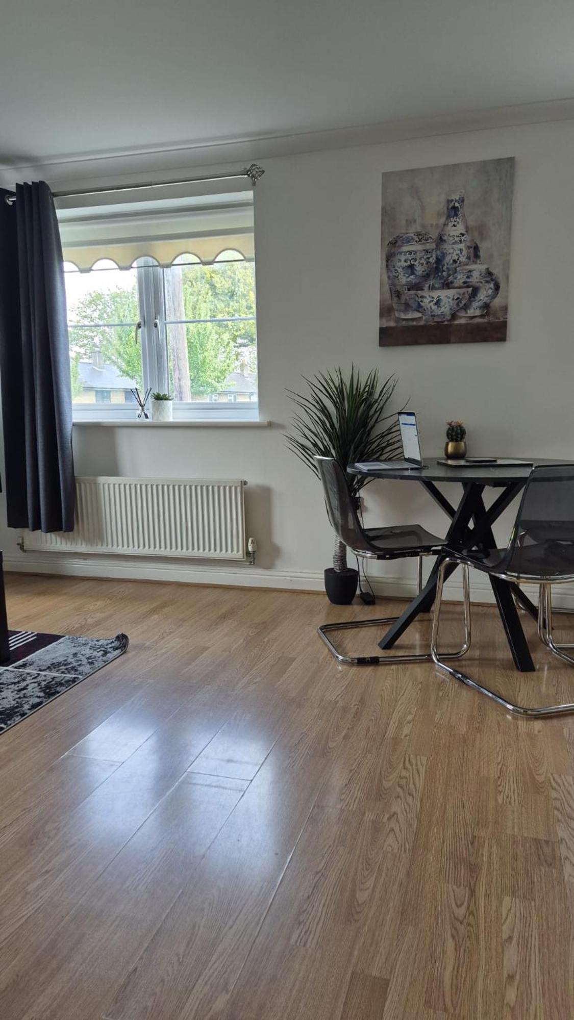 Spacious Ground Floor 2 Bedroom 2 Bathroom Flat In Hatfield Near Hertfordshire Private Car Park Sleeps 5-6 Hatfield (Hertfordshire)